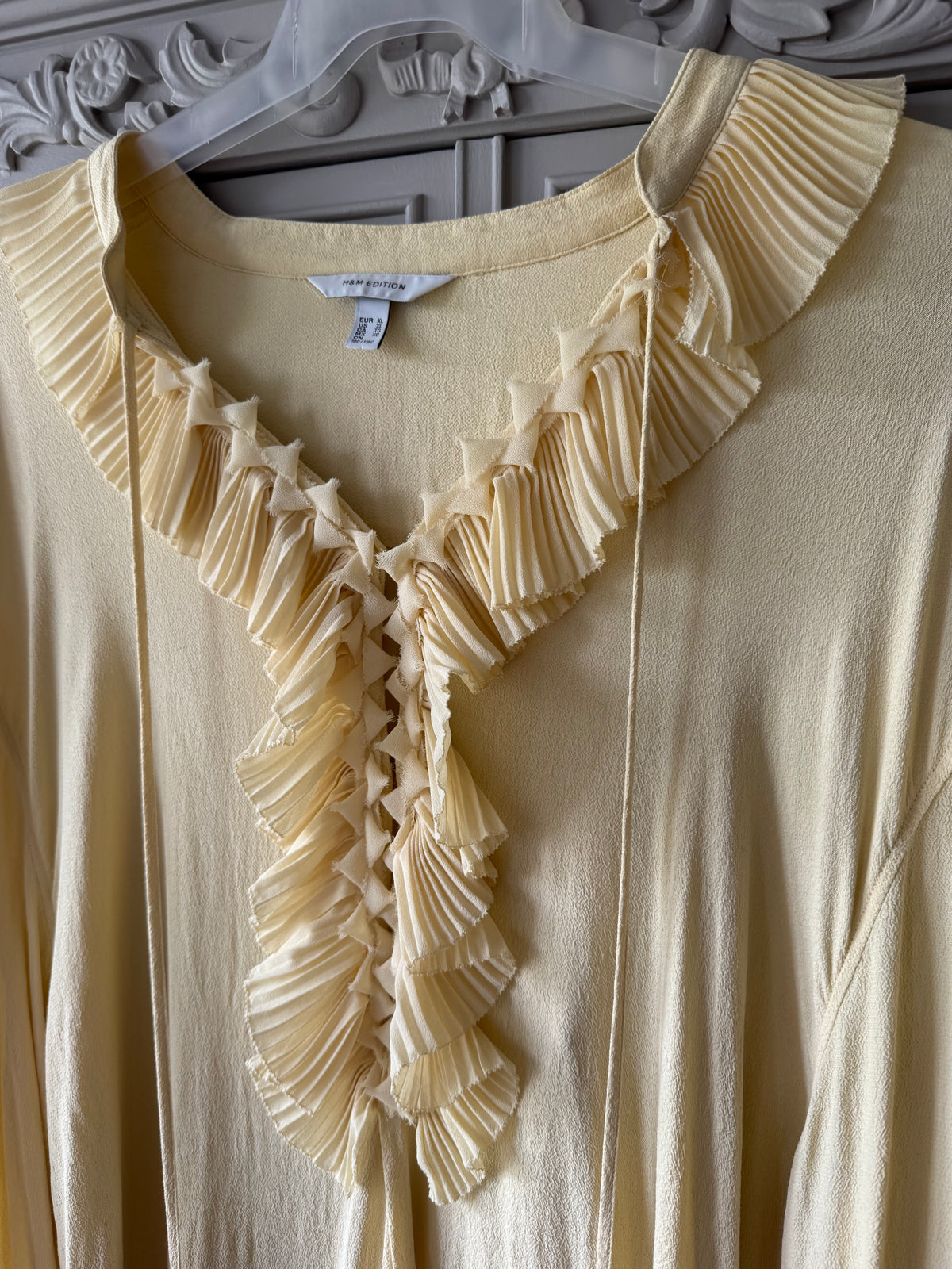 Gul blus med krås H&M Edition