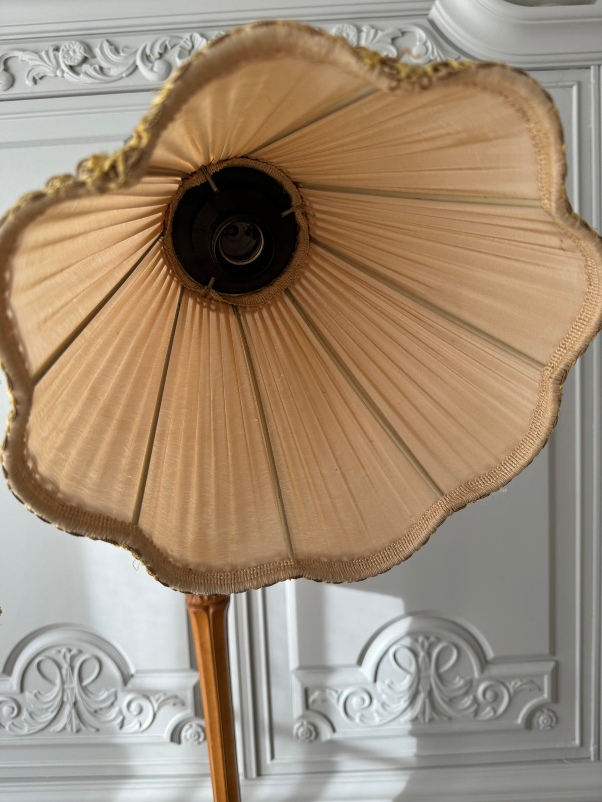 Tvåarmad golvlampa