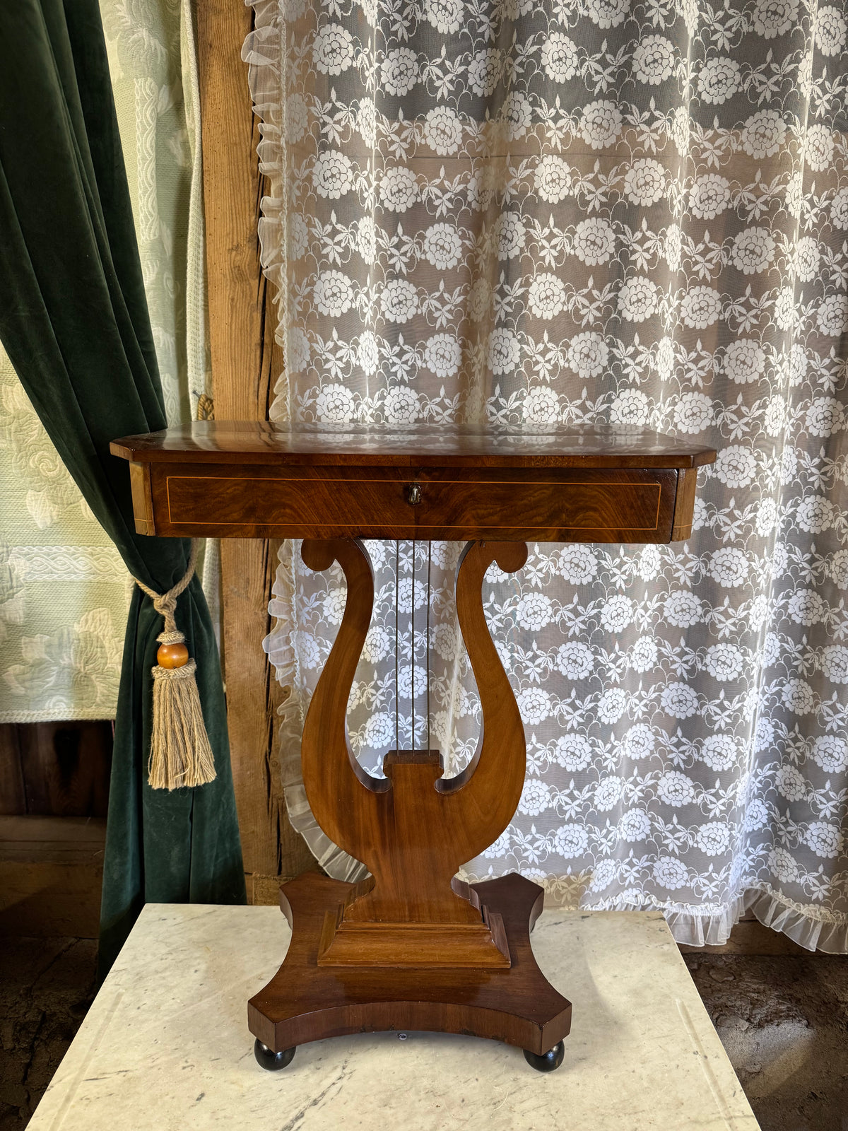 Sidobord empirestil, 1900-tal