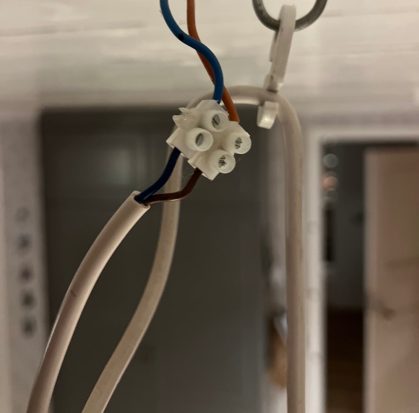 Volanglampa i porslin