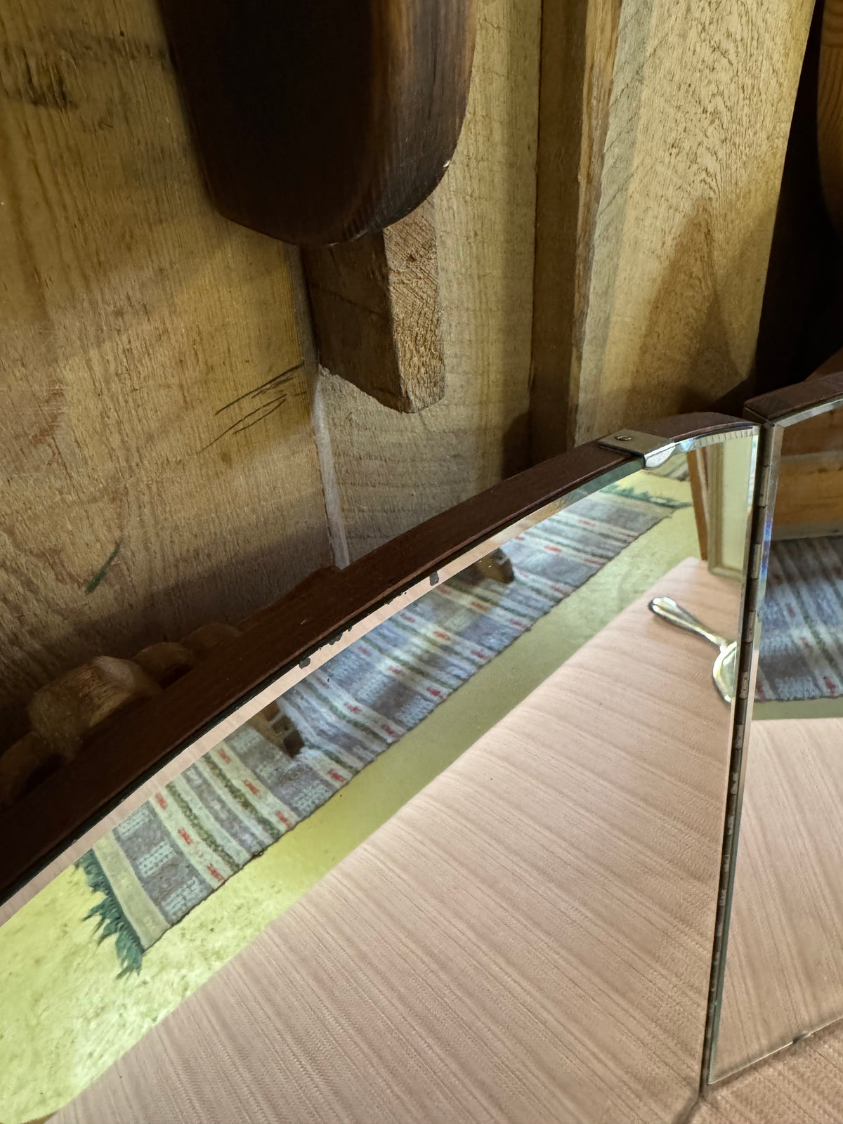 Tredelad spegel
