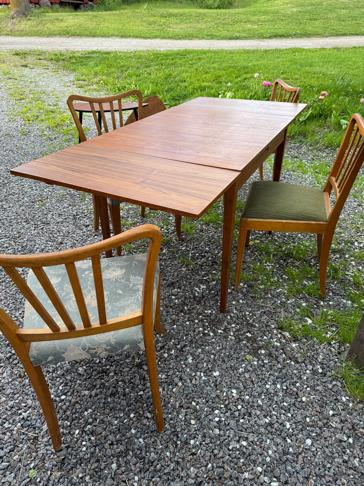 Teakbord med iläggsskiva