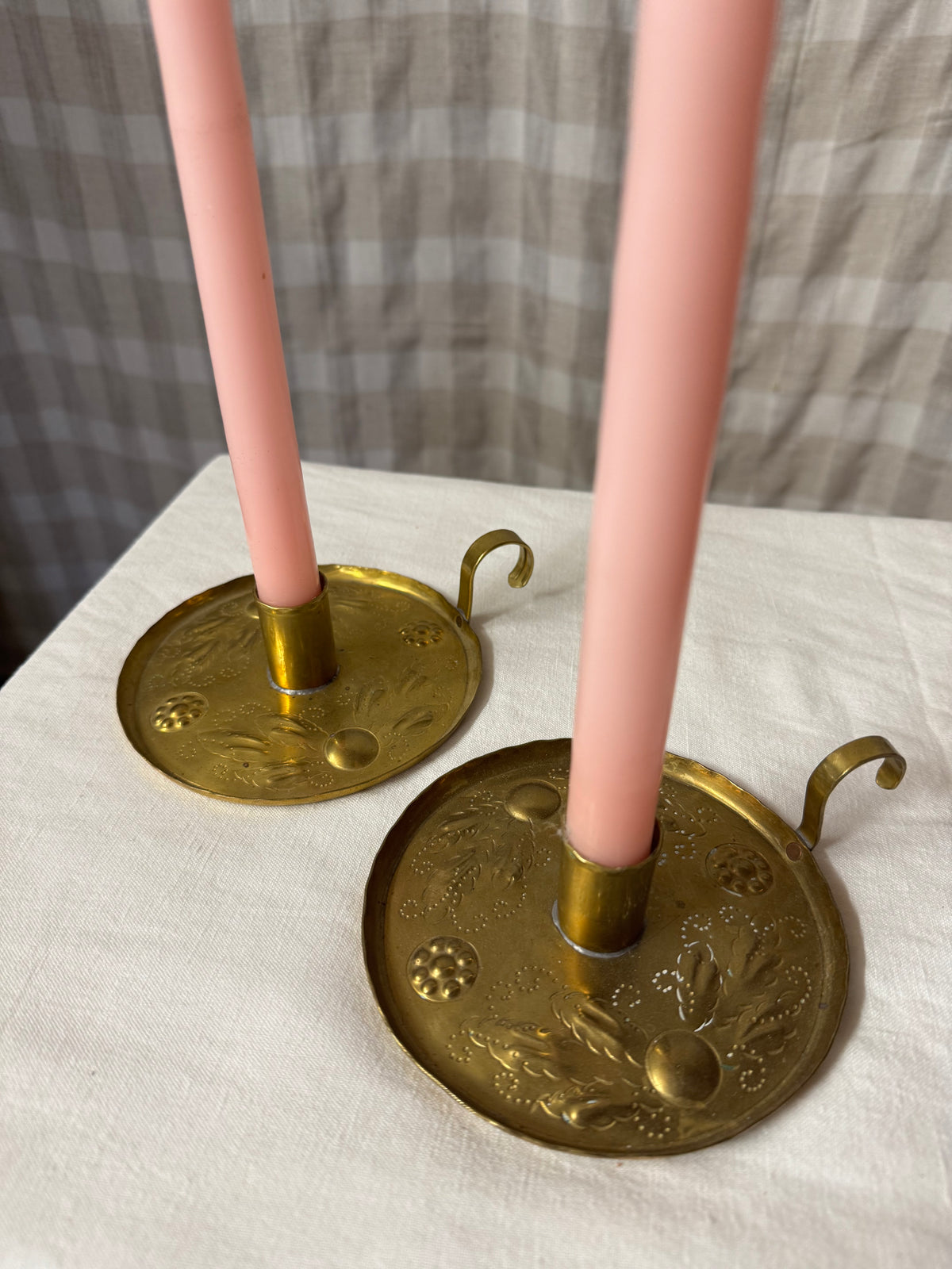 Paret mässingsljusstakar