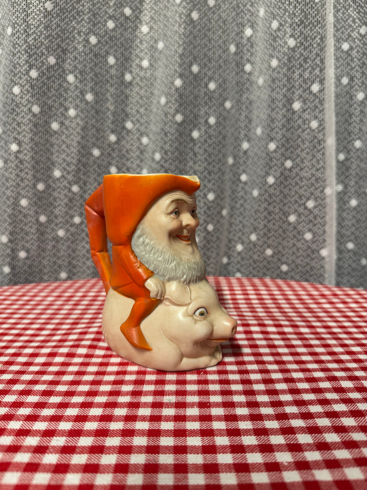 Kanna i porslin, tomte på gris, 1900-talets början