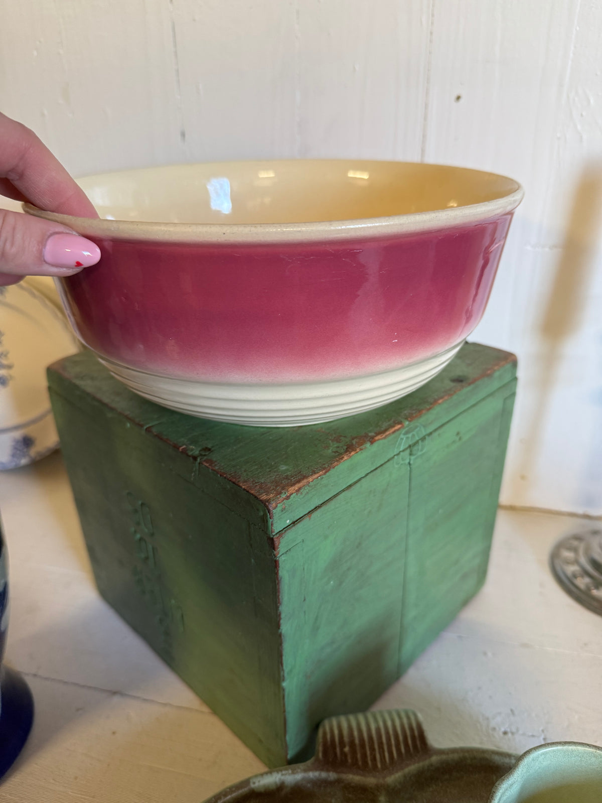 Paret skålar i rosa
