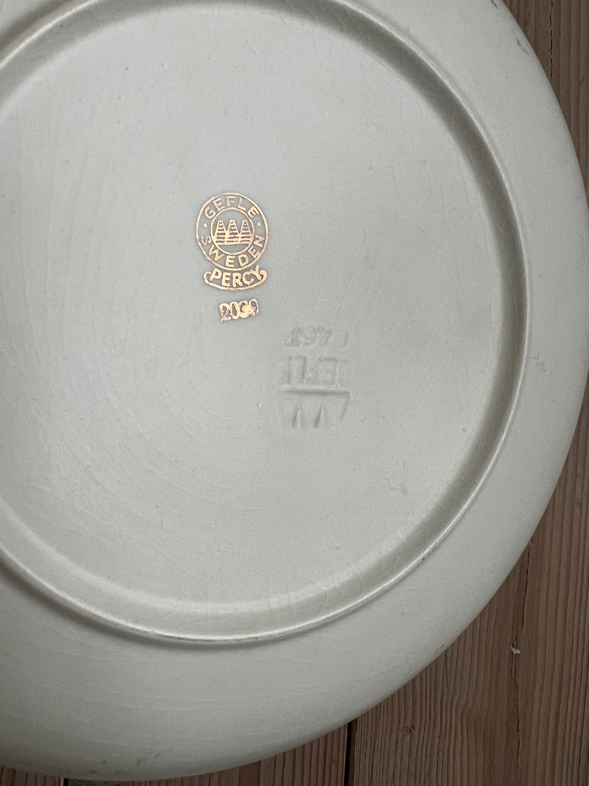 Guldprickiga assietter - Gefle Sweden Arthur Percy 2039