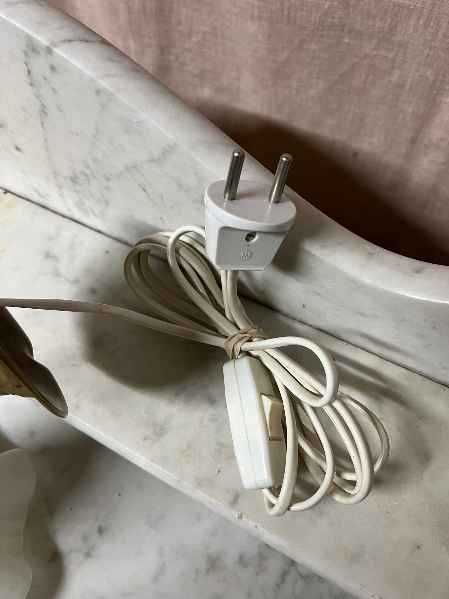 Vägglampa med volang