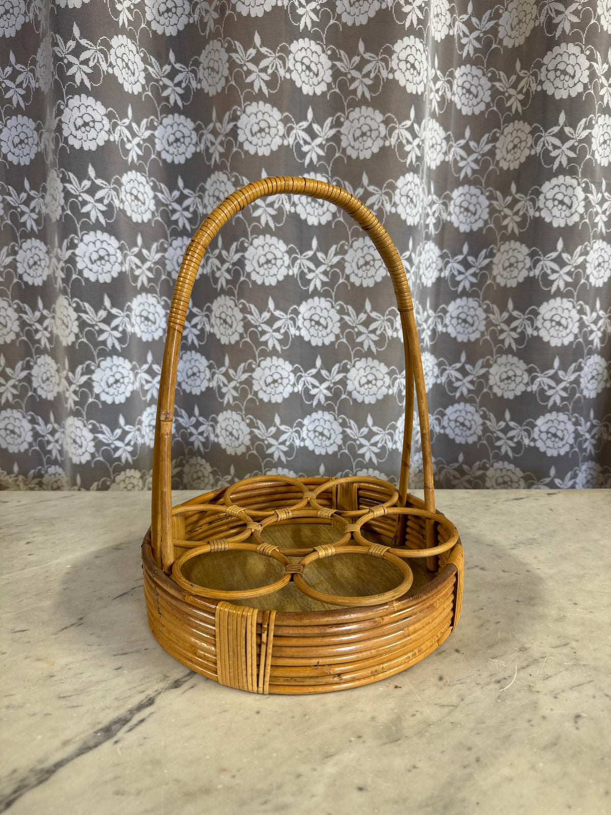 Flaskkorg i rotting/bambu, troligen 1950–1970-tal