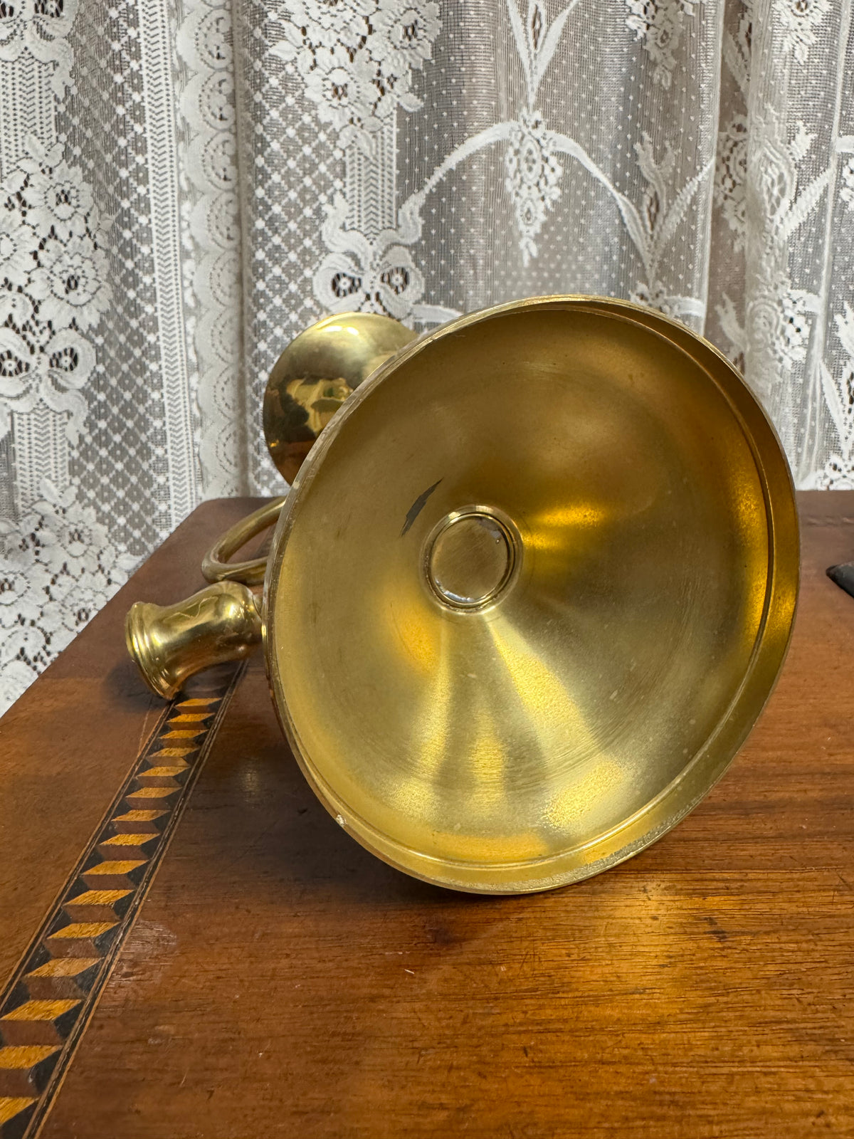 Trumpetljusstake i mässing