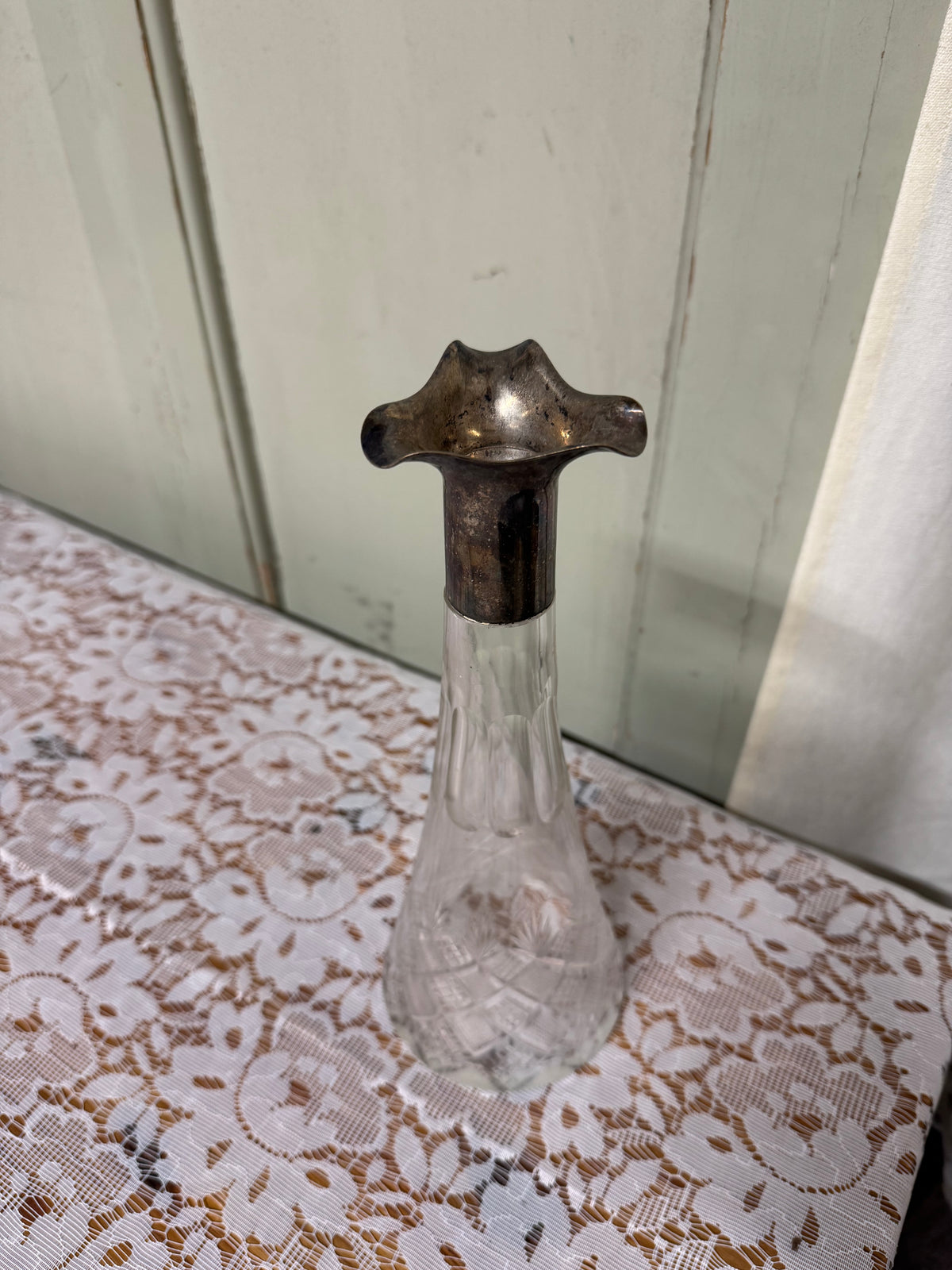 Glasvas med vågat nysilver upptill, mellan