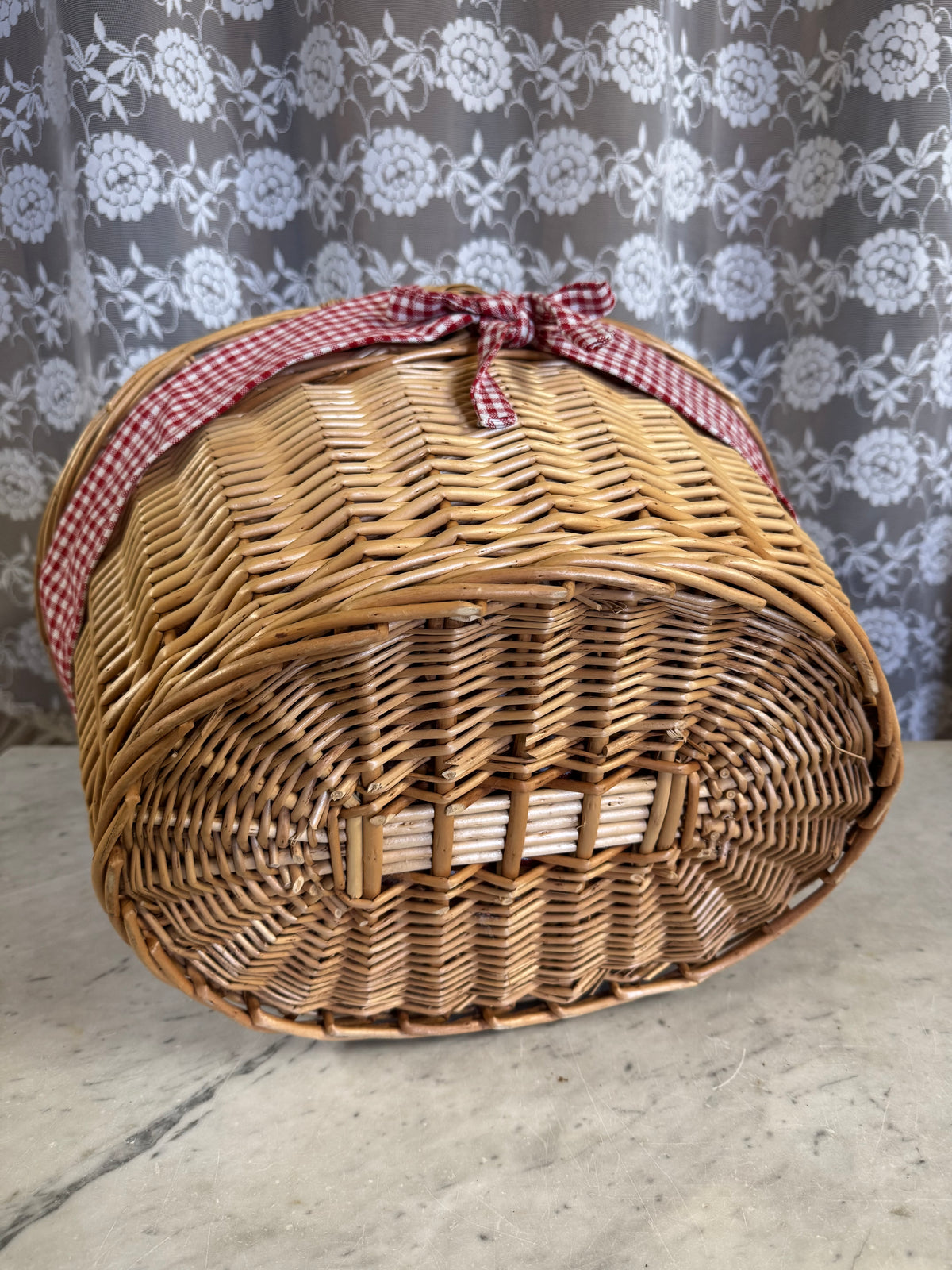 Picknickkorg i rotting med lock och tygfoder
