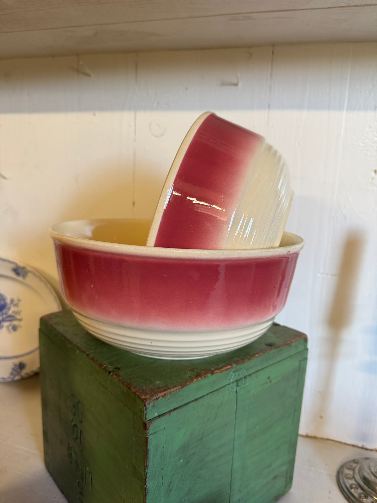 Paret skålar i rosa