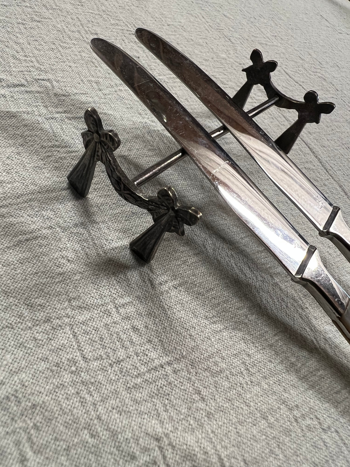 Set med knivar i pärlemor