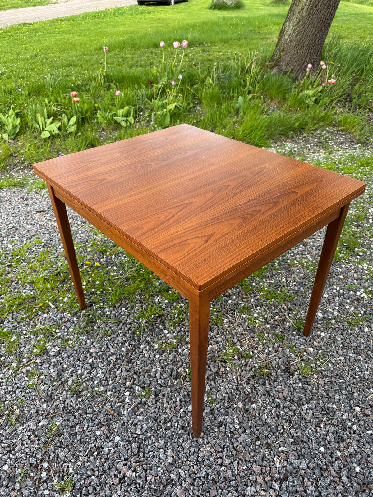 Teakbord med iläggsskiva
