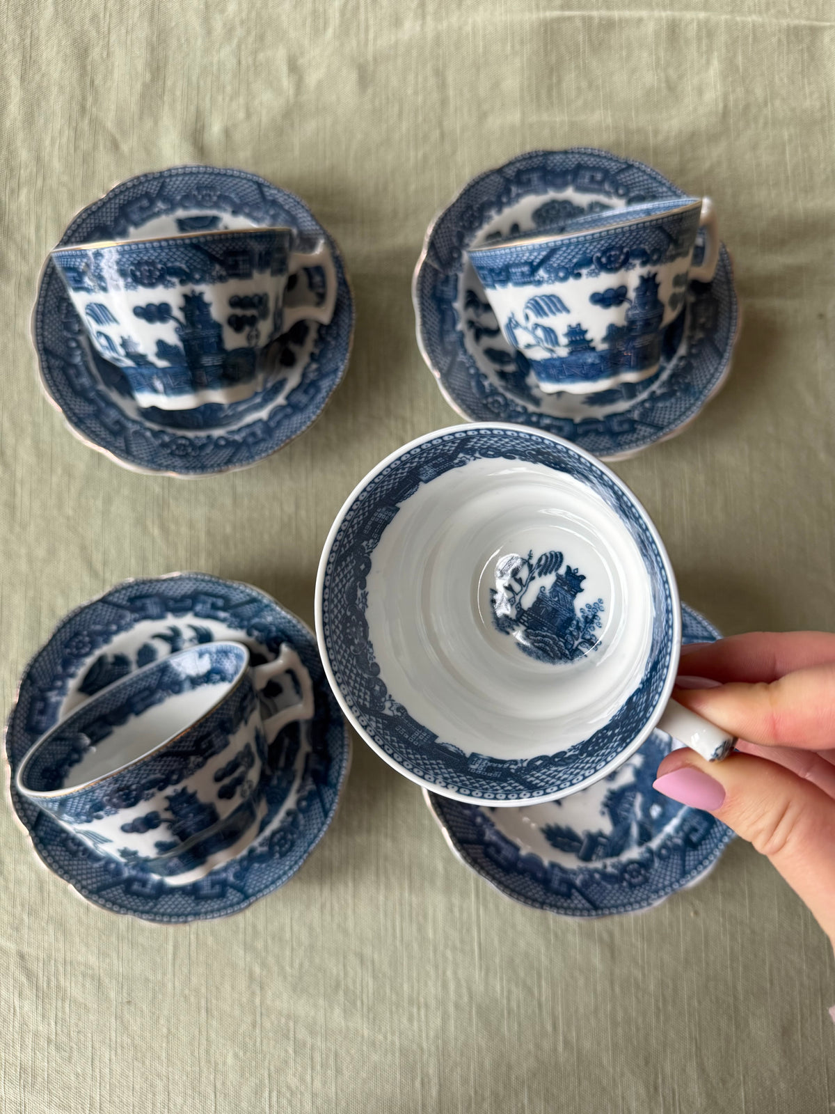4st kaffekoppar med fat i Blue Willow-mönster