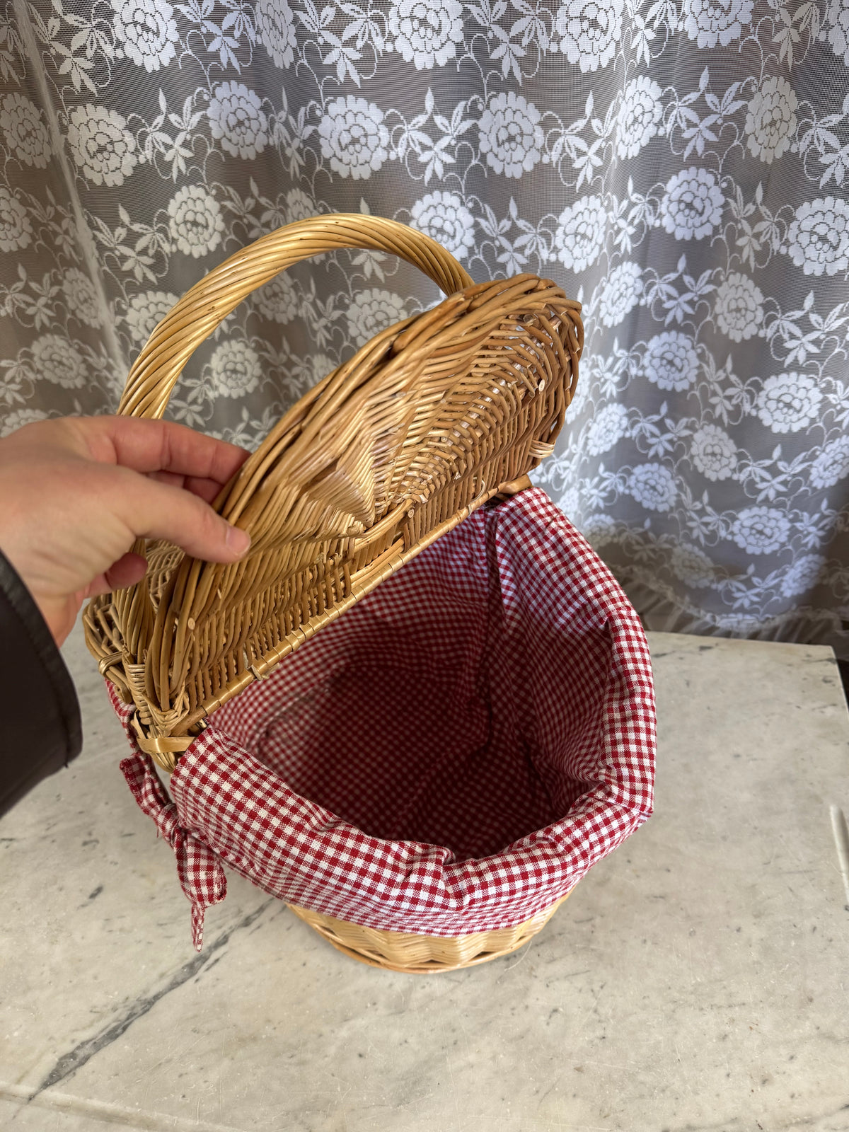 Picknickkorg i rotting med lock och tygfoder