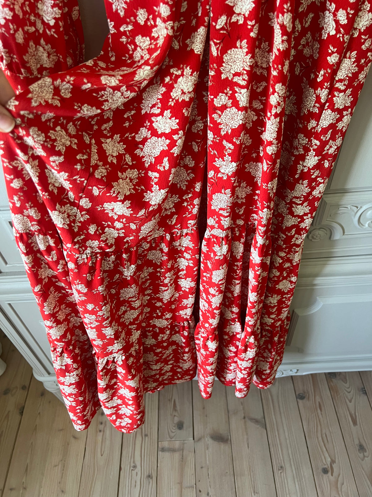 Rödvit långklänning med blomprint