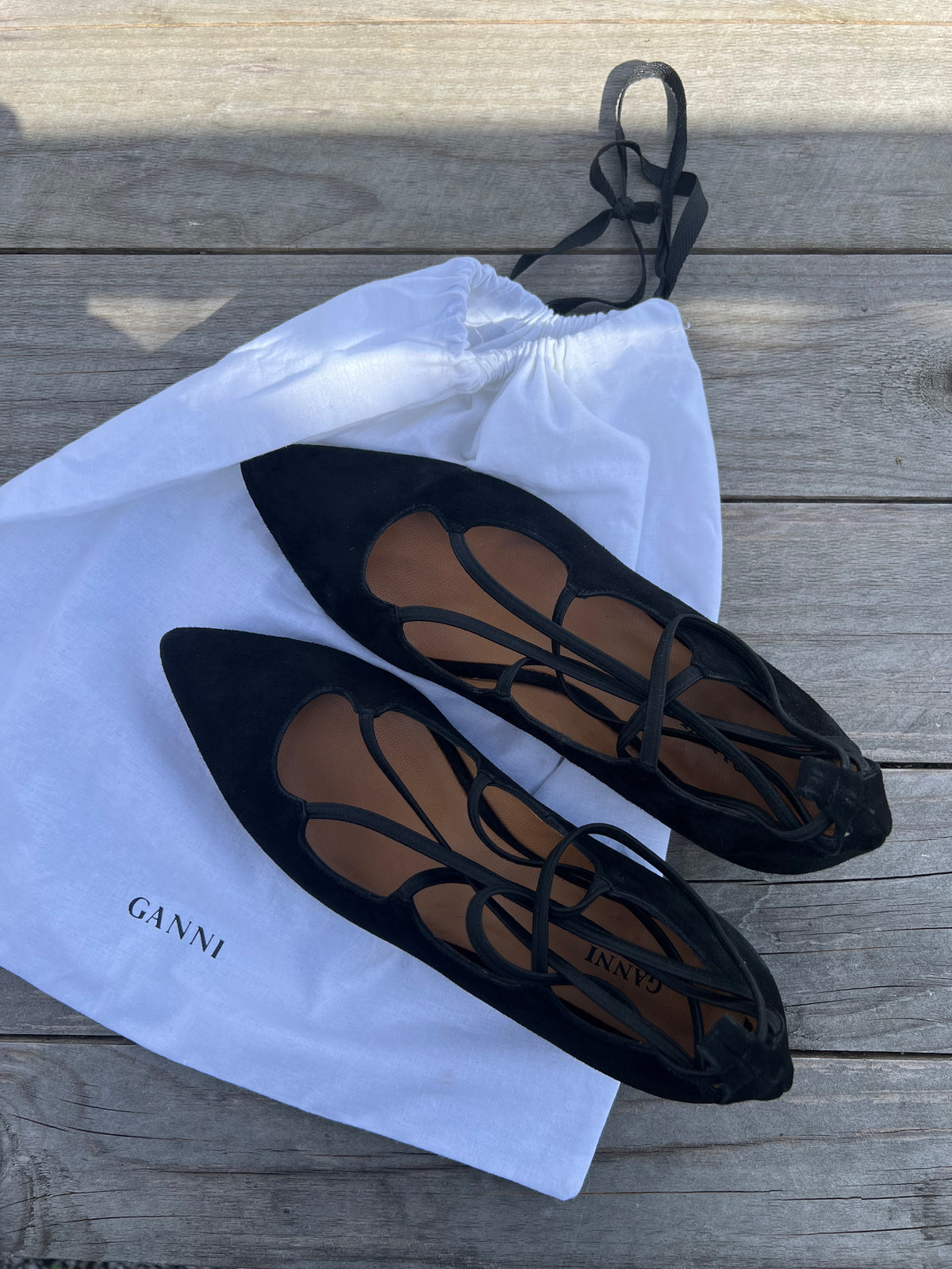 GANNI ballerina med remmar