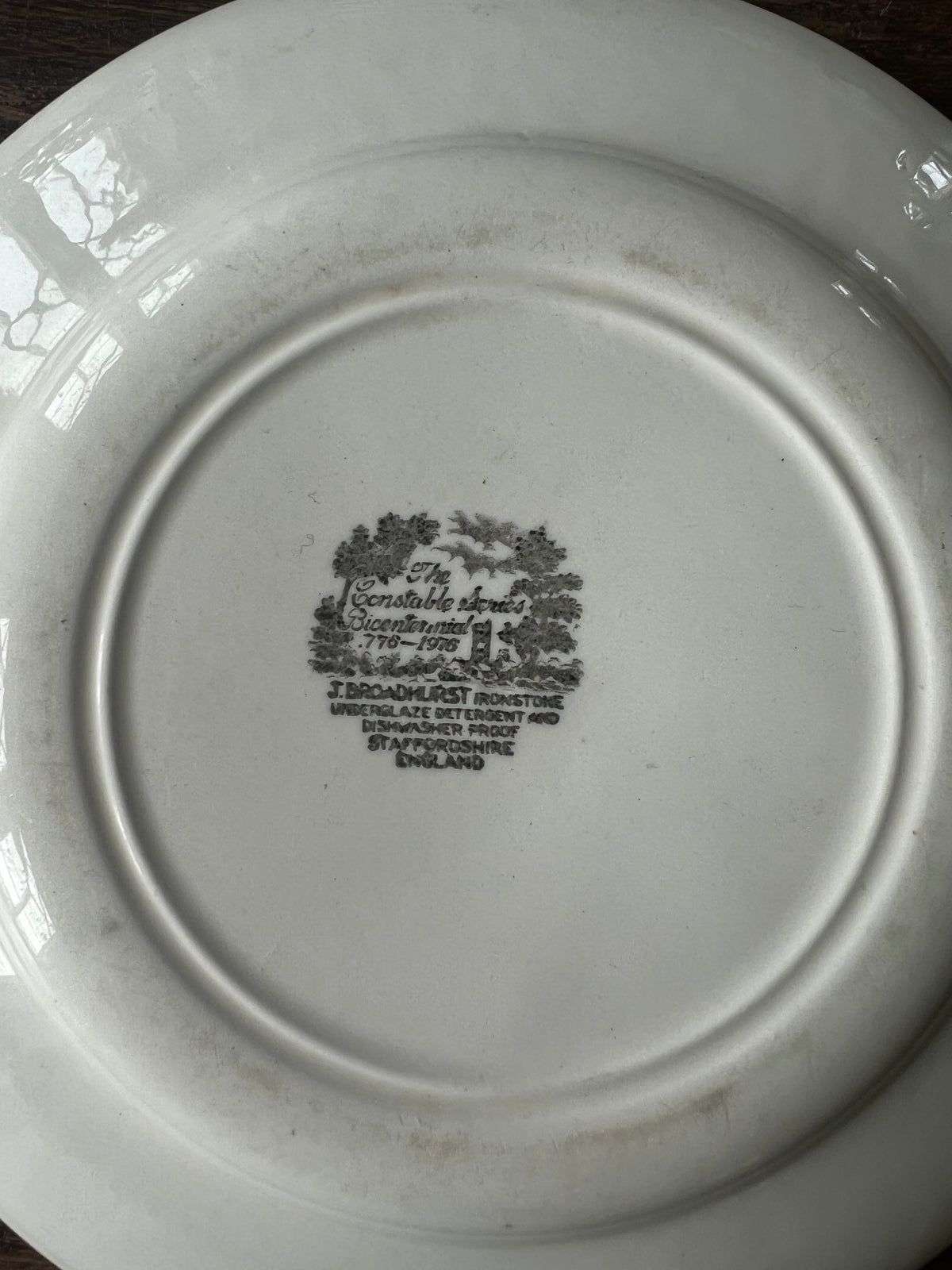 Assiett i rött porslin Staffordshire England
