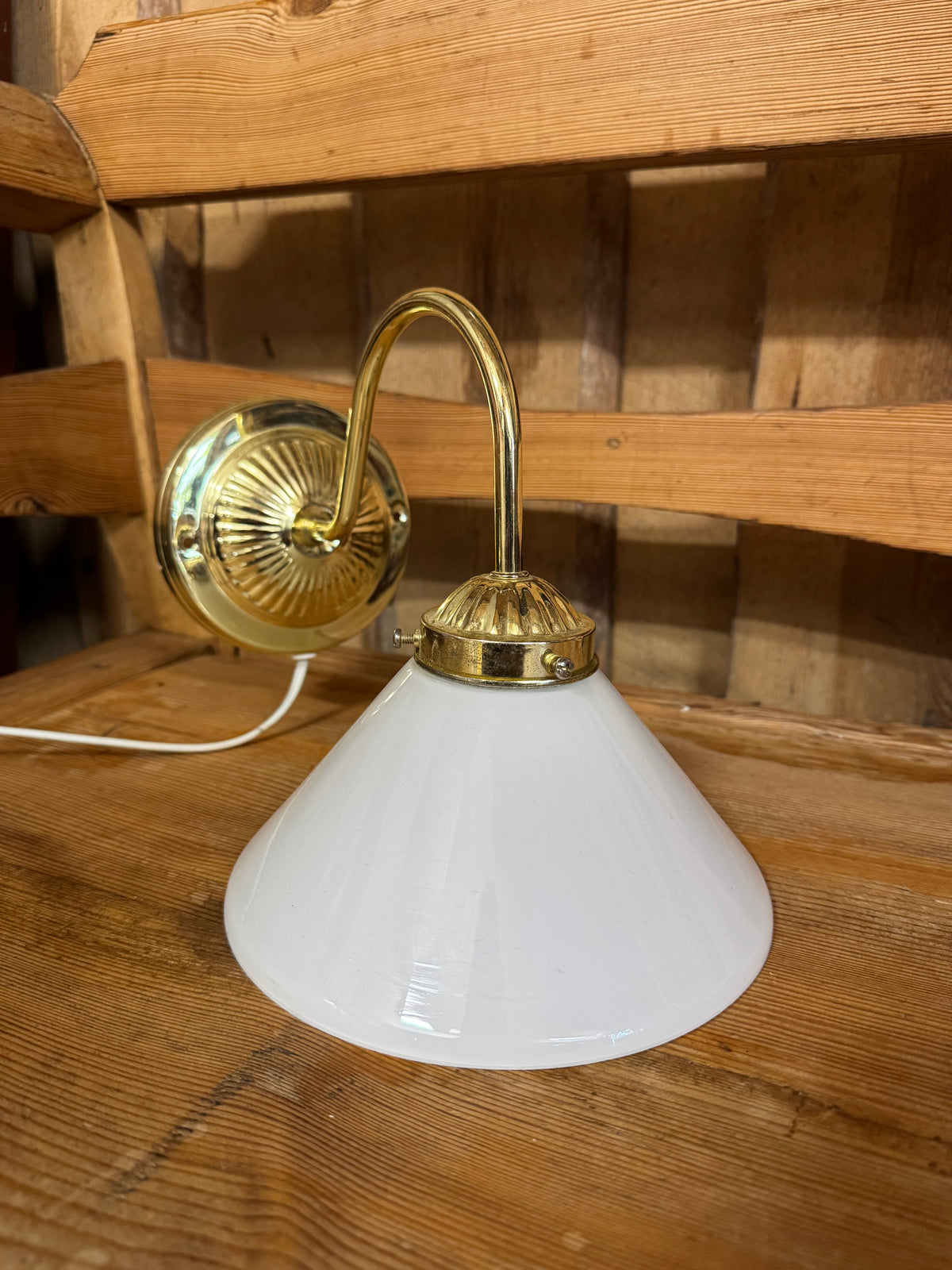 Vägghängd lampa