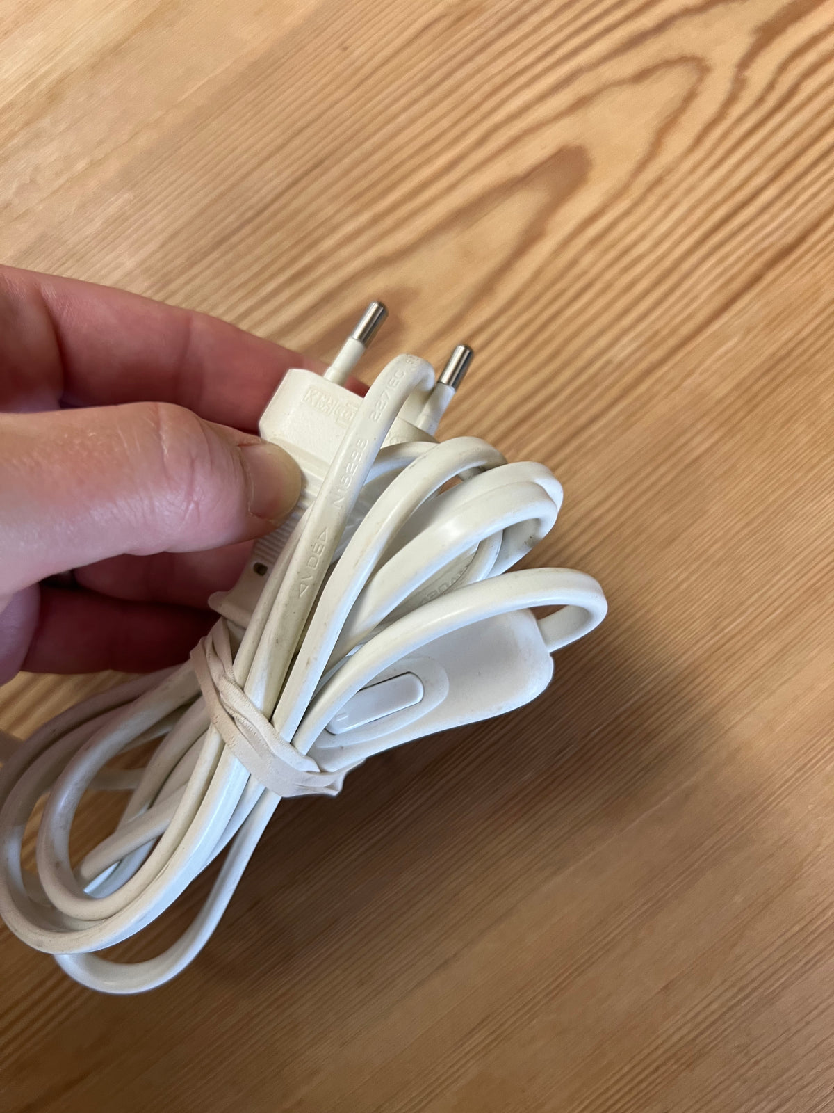 Vägglampa i porslin