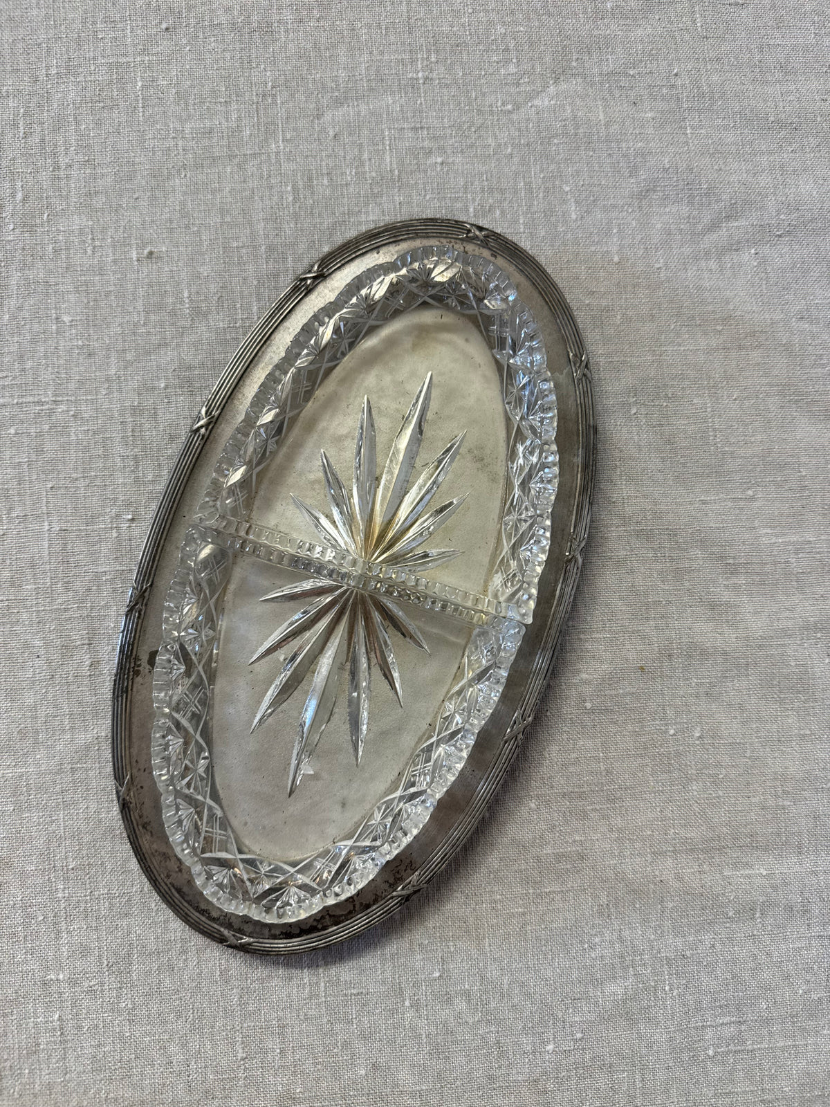 Serveringsfat / pressglasfat, mitten av 1900-talet