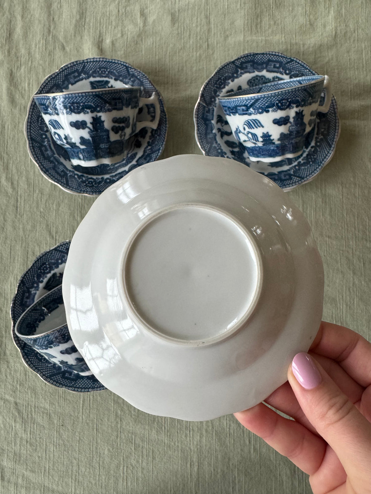 4st kaffekoppar med fat i Blue Willow-mönster