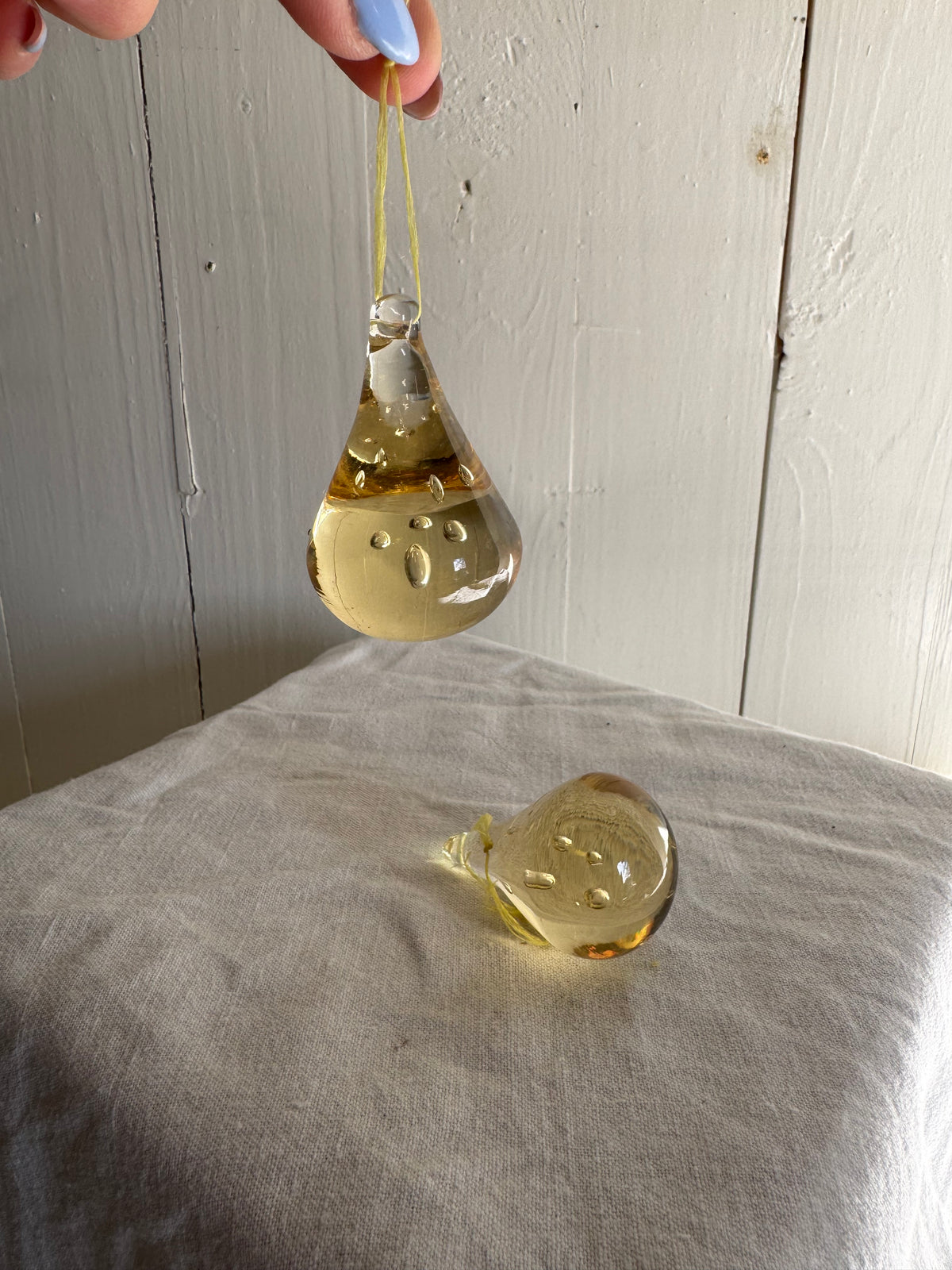 Gula tyngre glasdroppar, 2st