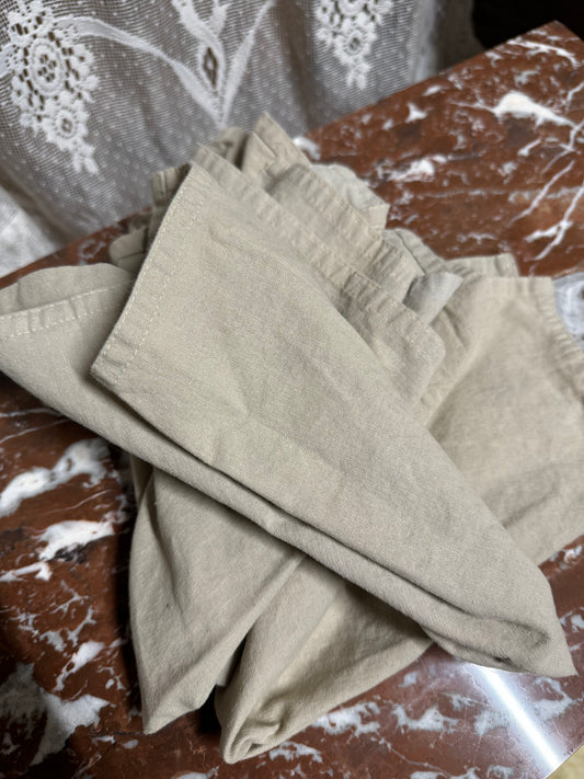 4st tygservetter i beige