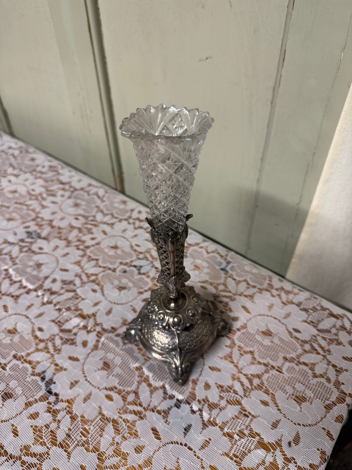 Glasvas med nysilverfot