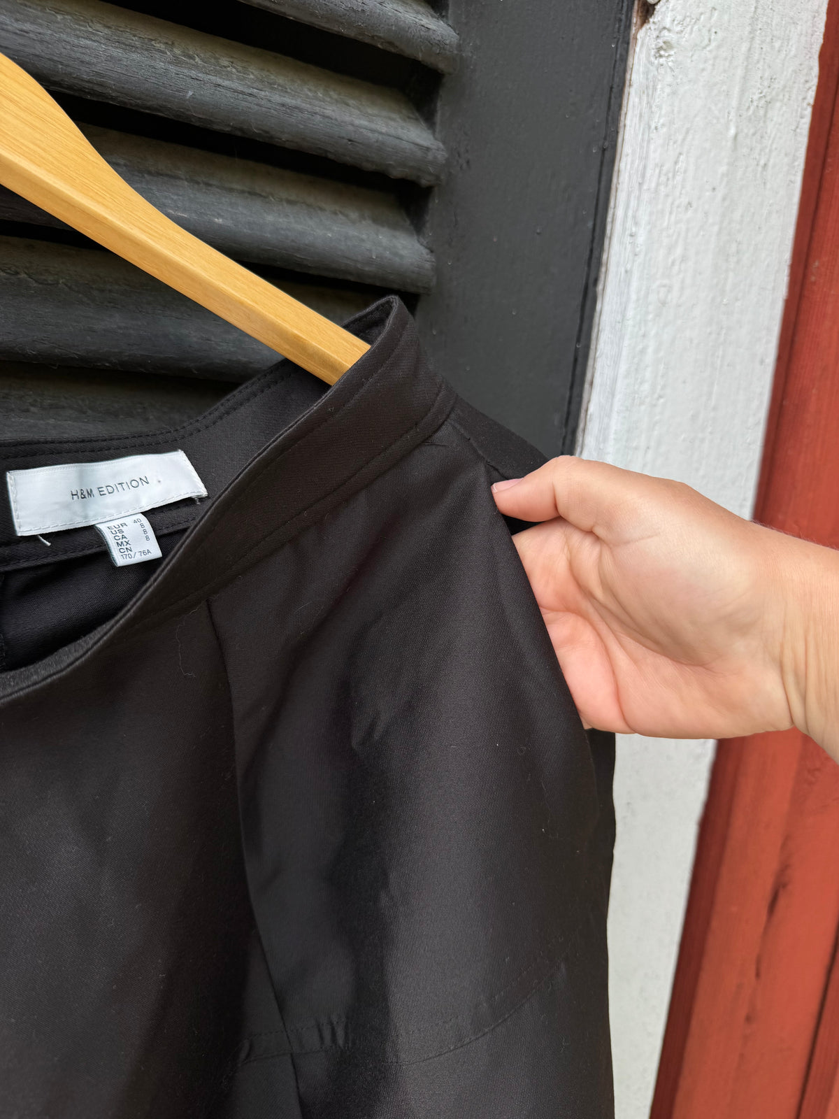 Svart kjol med vidd H&M studio
