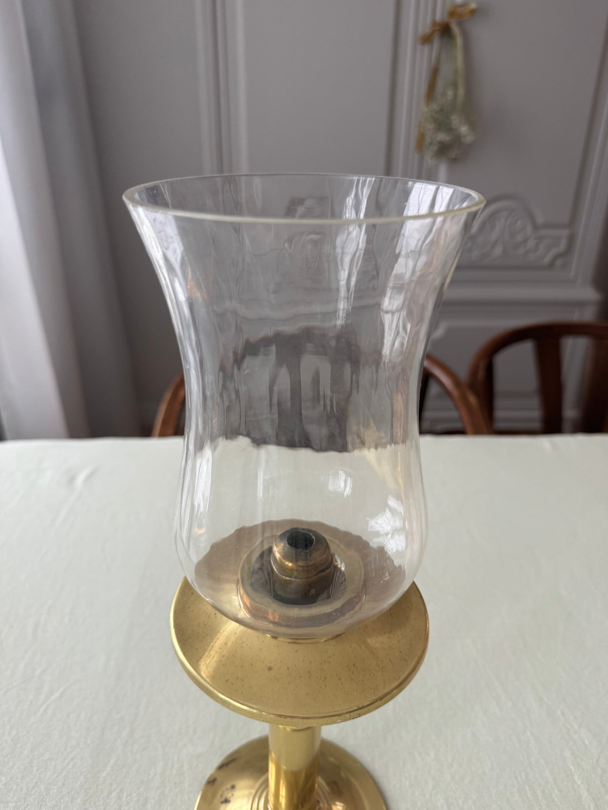 Ljuslykta i mässing med glaskupa