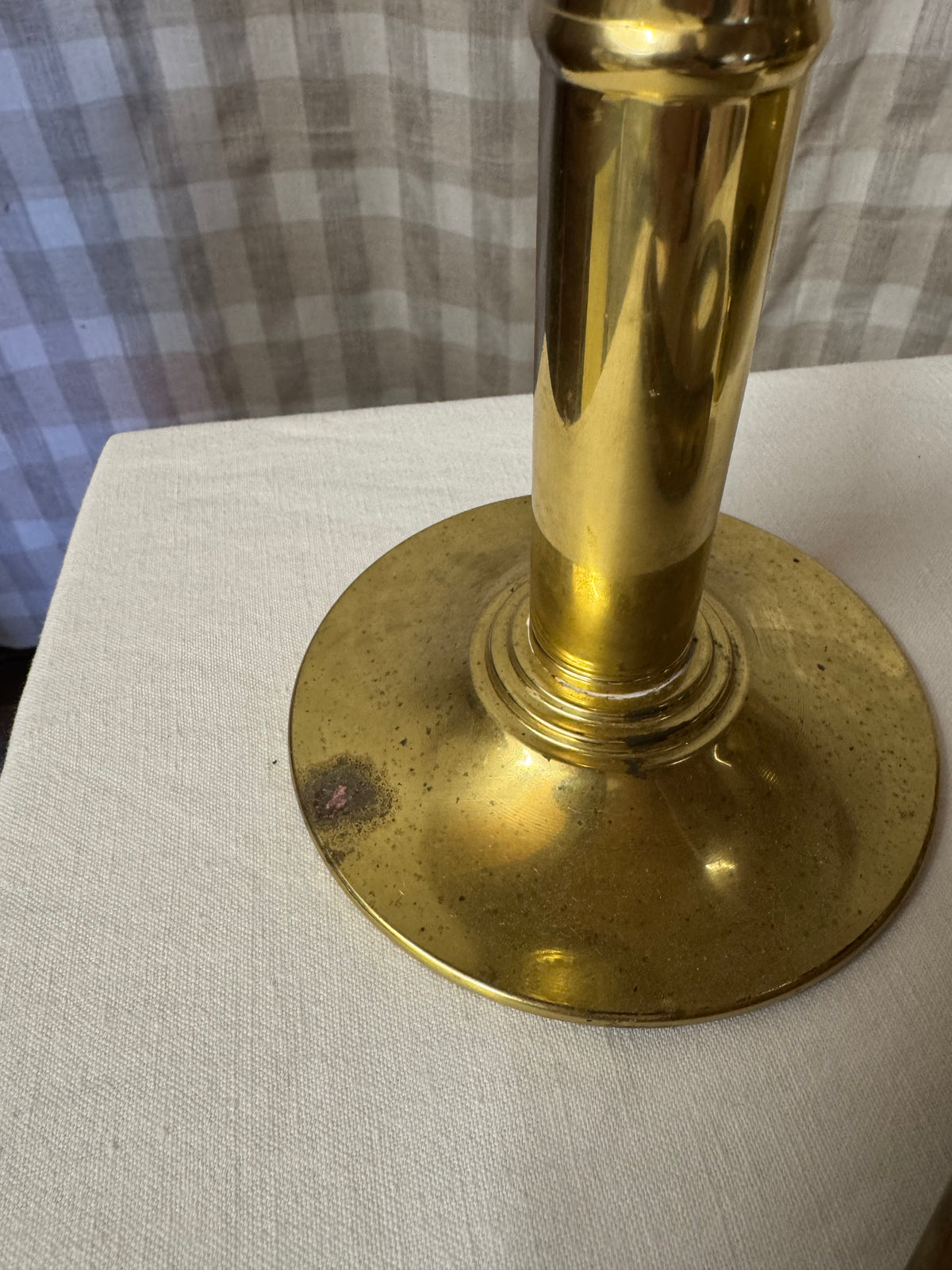 Ljuslykta i mässing med glaskupa