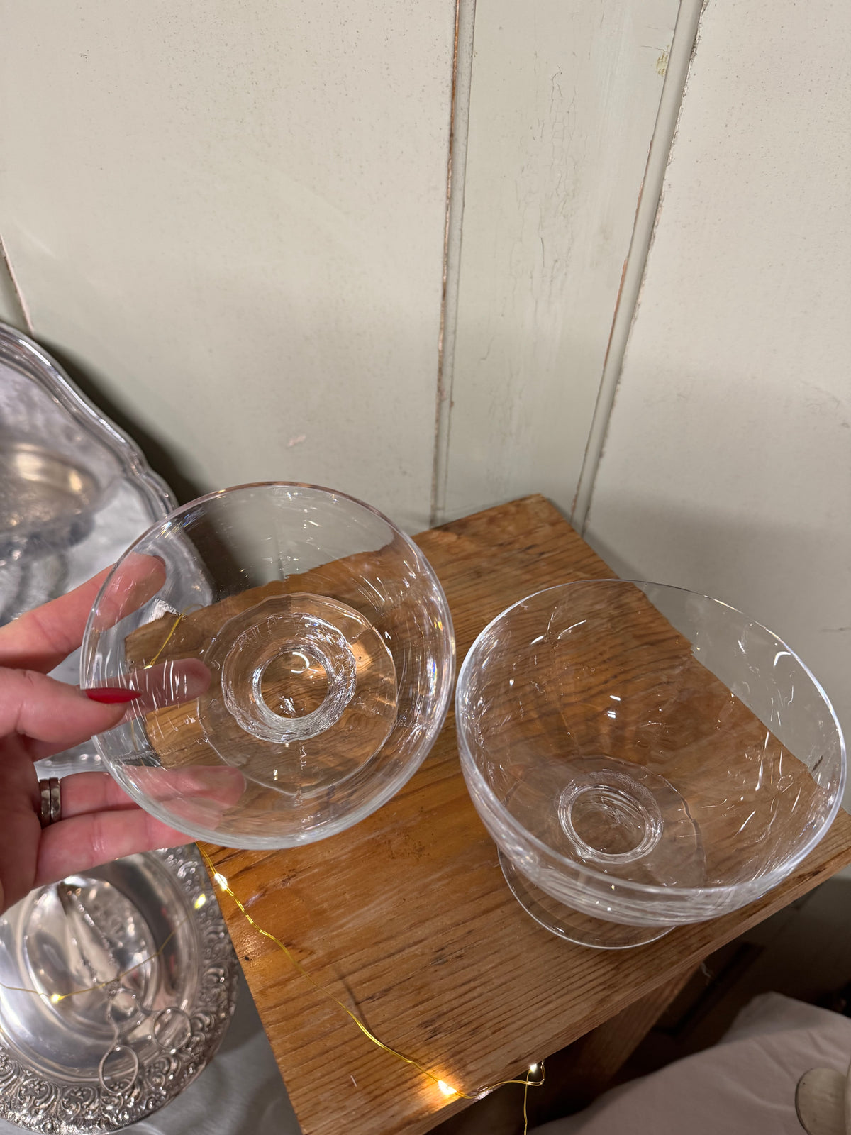 Paret glasskålar på fot