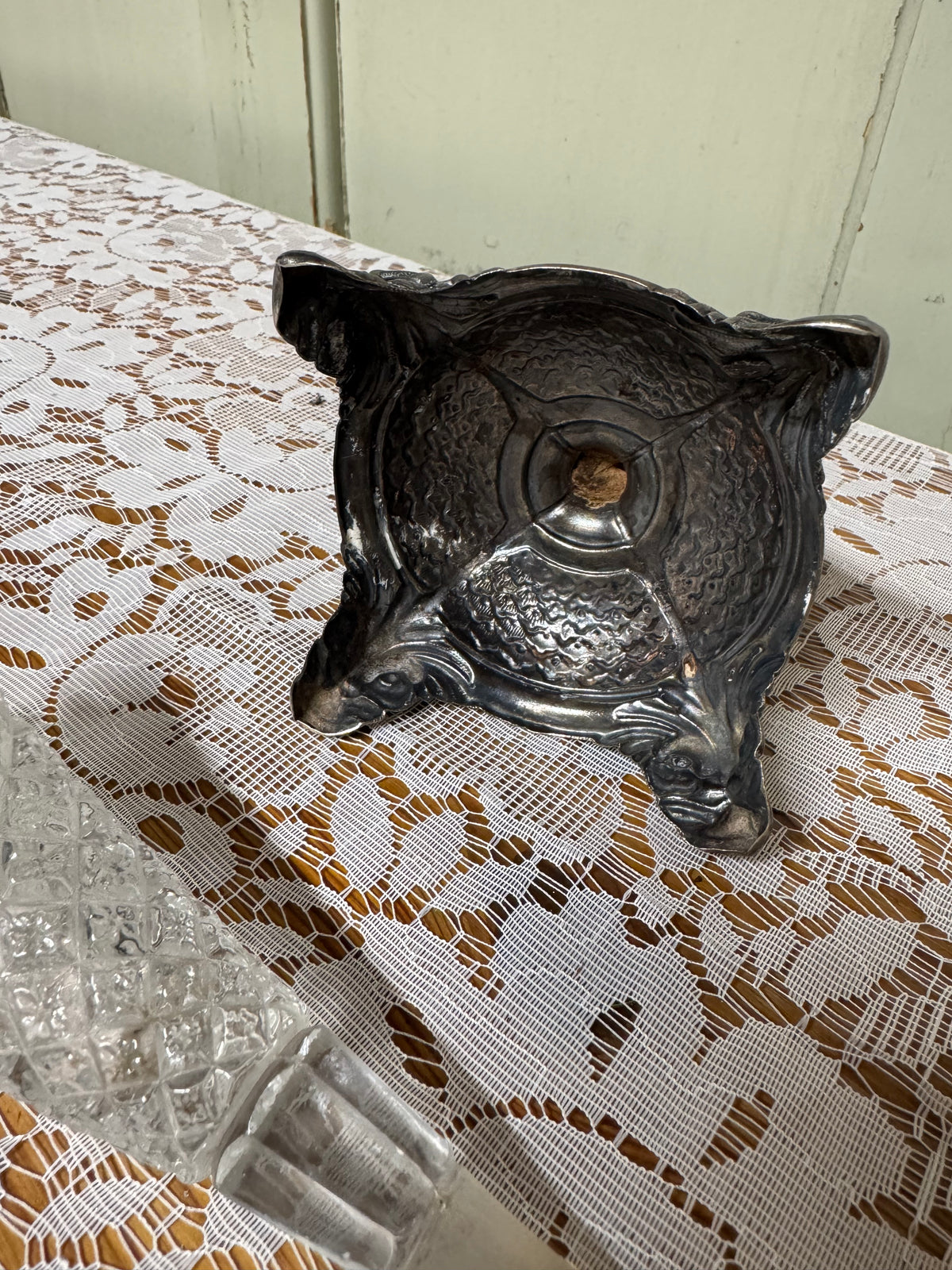 Glasvas med nysilverfot