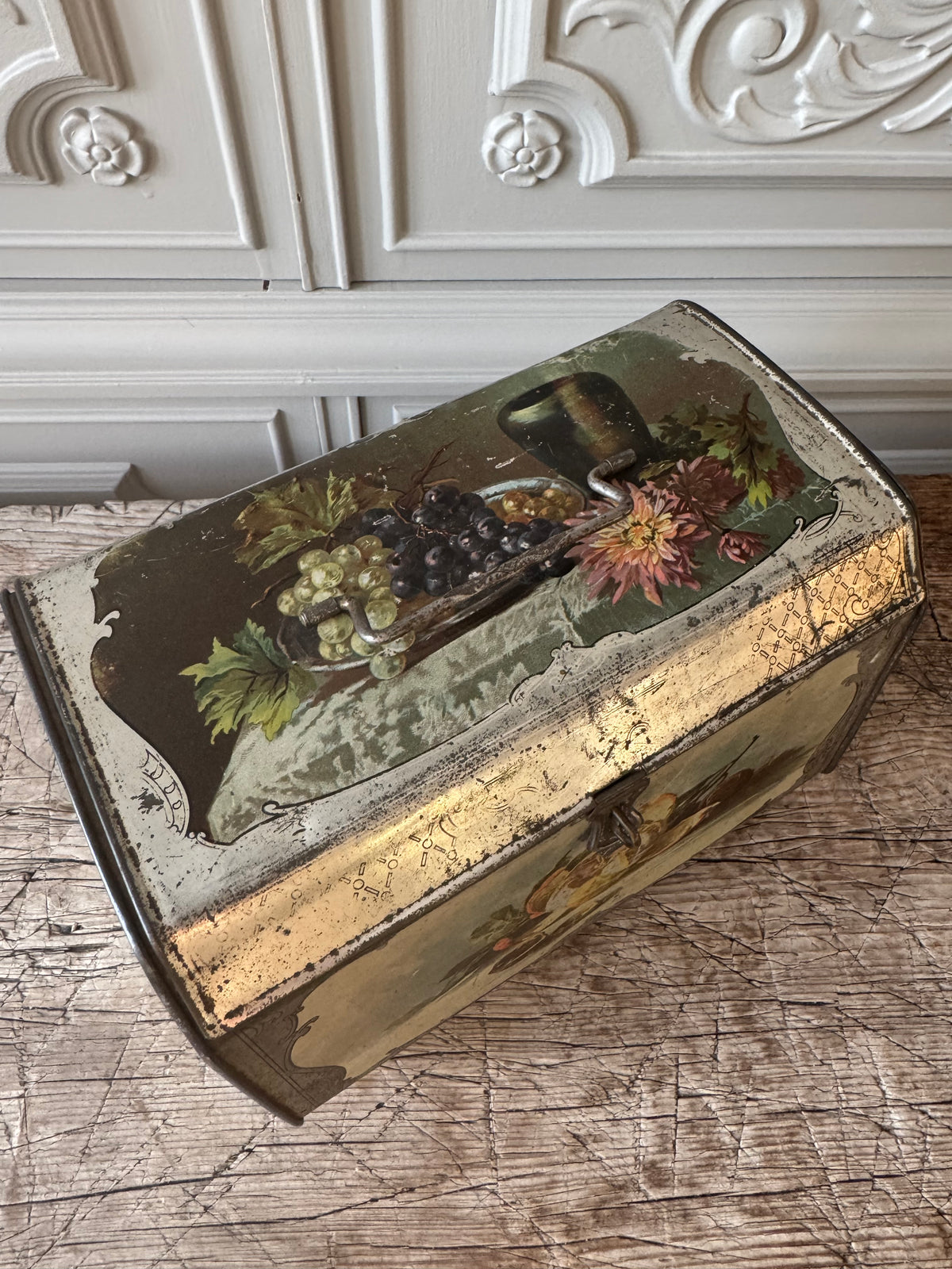 Plåtburk box med frukter