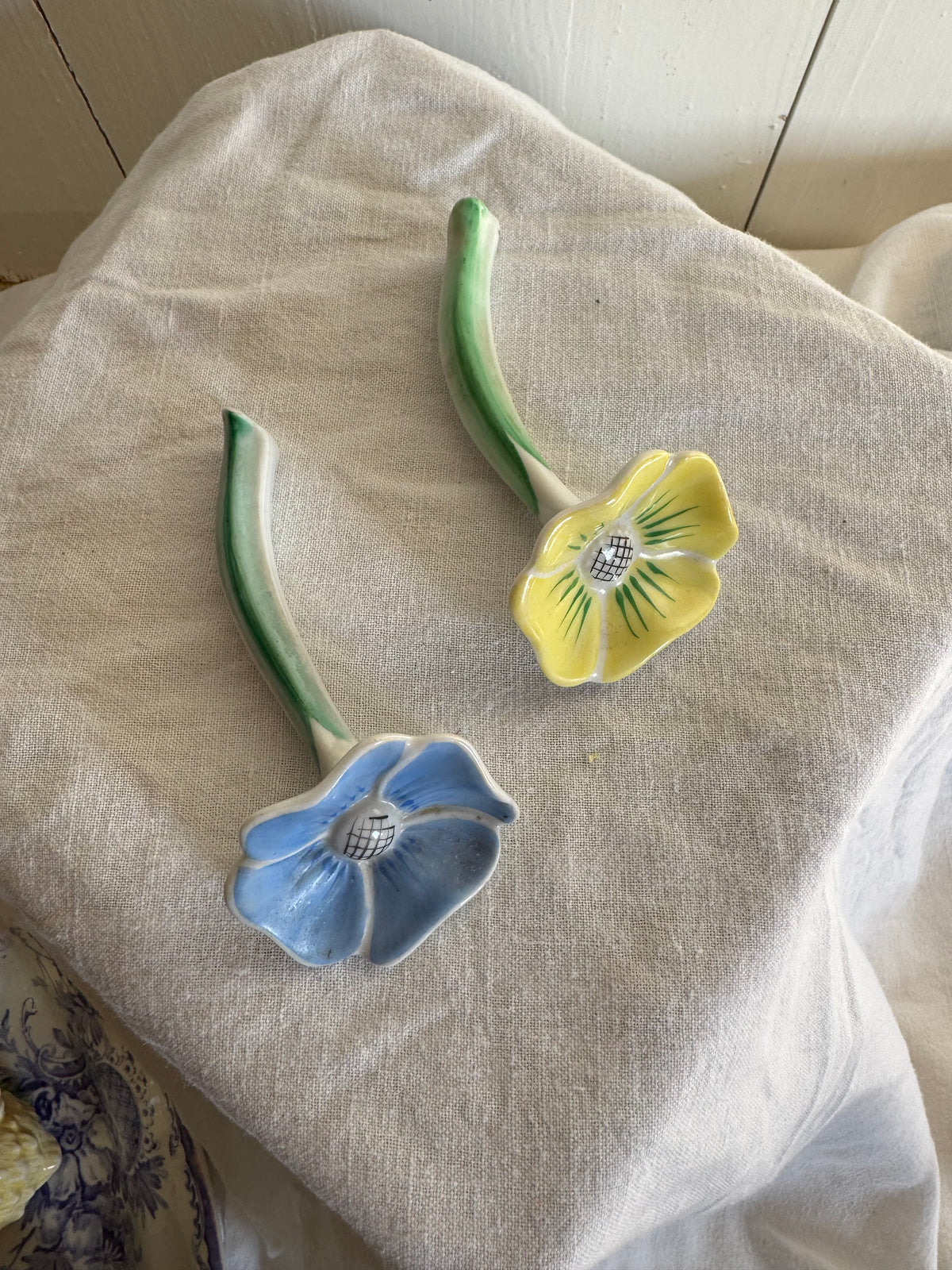 Knivlägg vårblommor - handmålat Hackefors