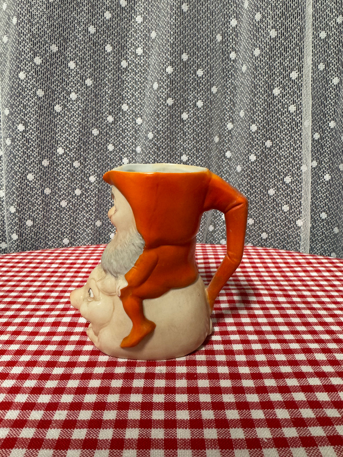 Kanna i porslin, tomte på gris, 1900-talets början