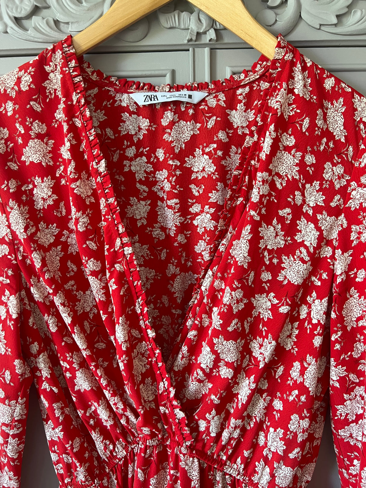 Rödvit långklänning med blomprint