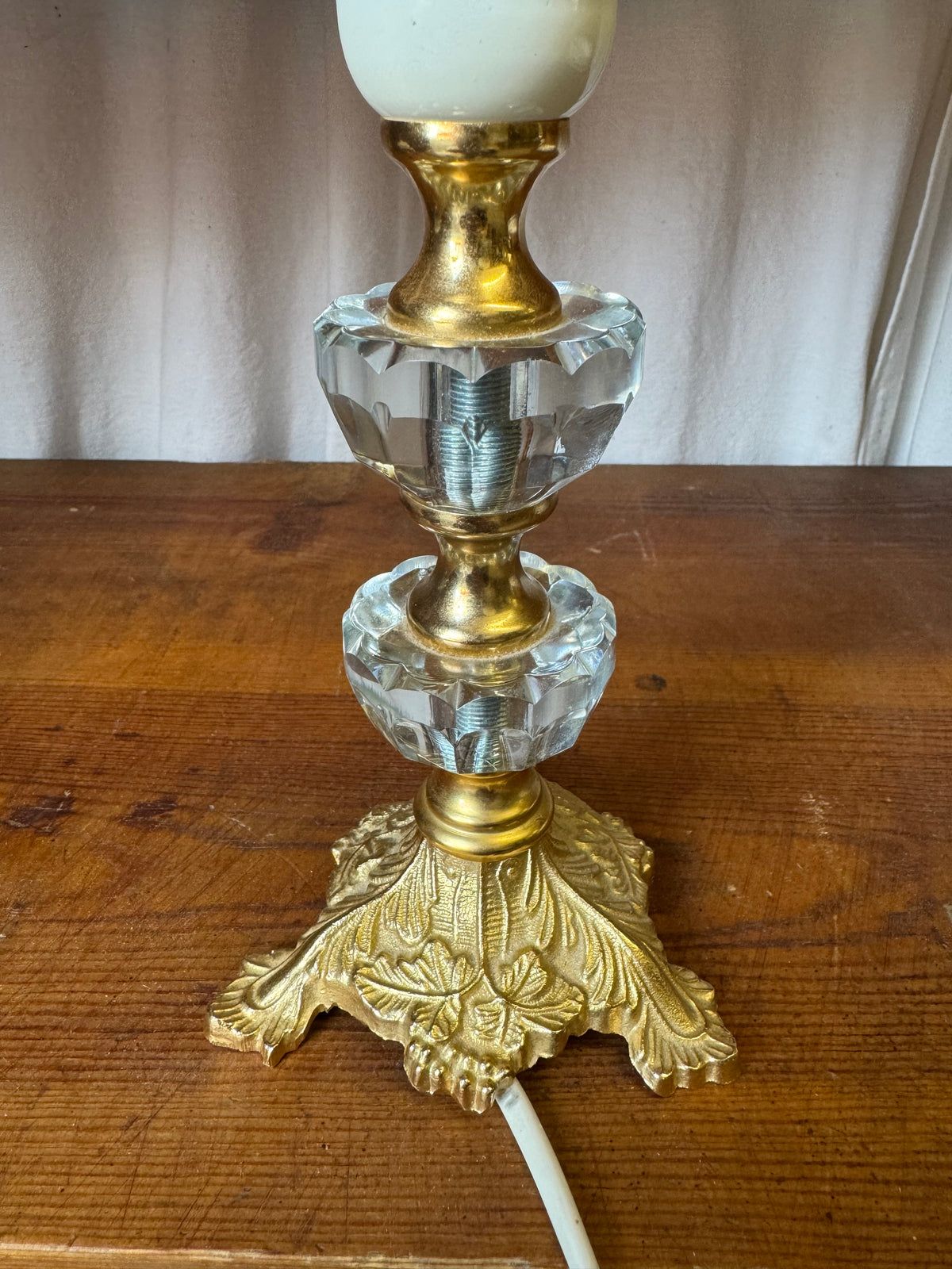 Lampfot i mässing och glas