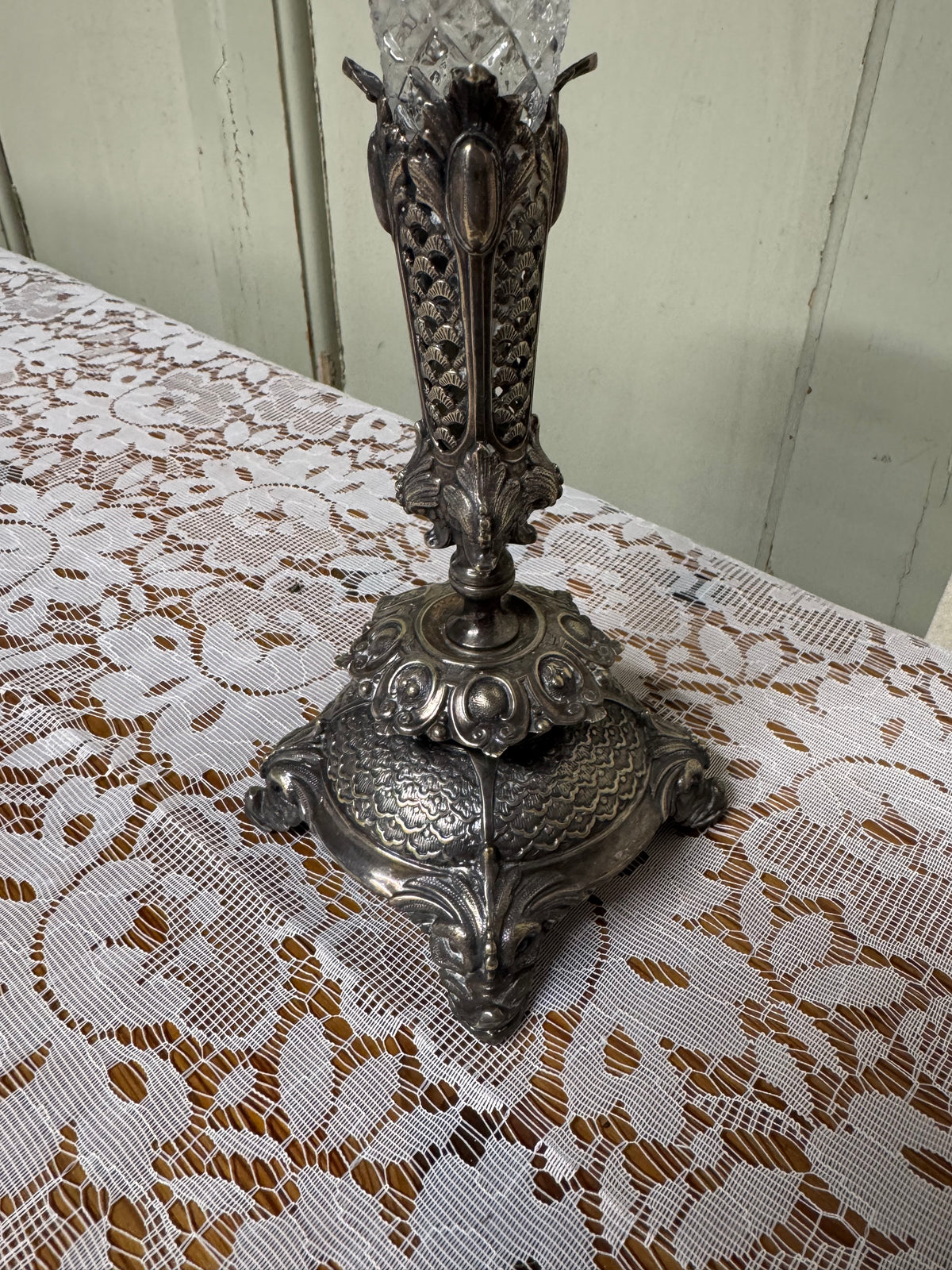 Glasvas med nysilverfot