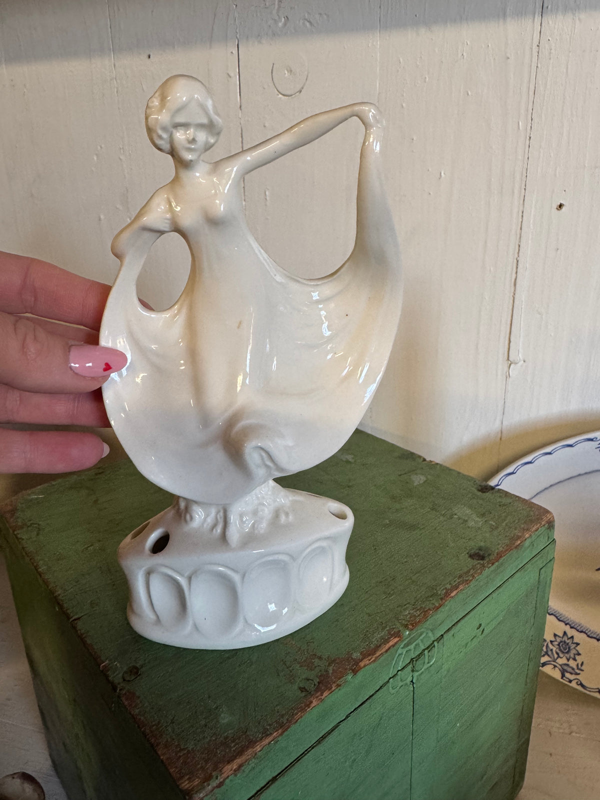 Blomsterfakir kvinnlig skulptur i porslin