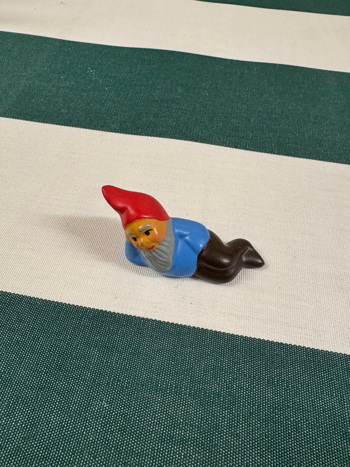 Äldre liten tomte