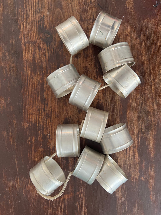 12 servettringar i nysilver
