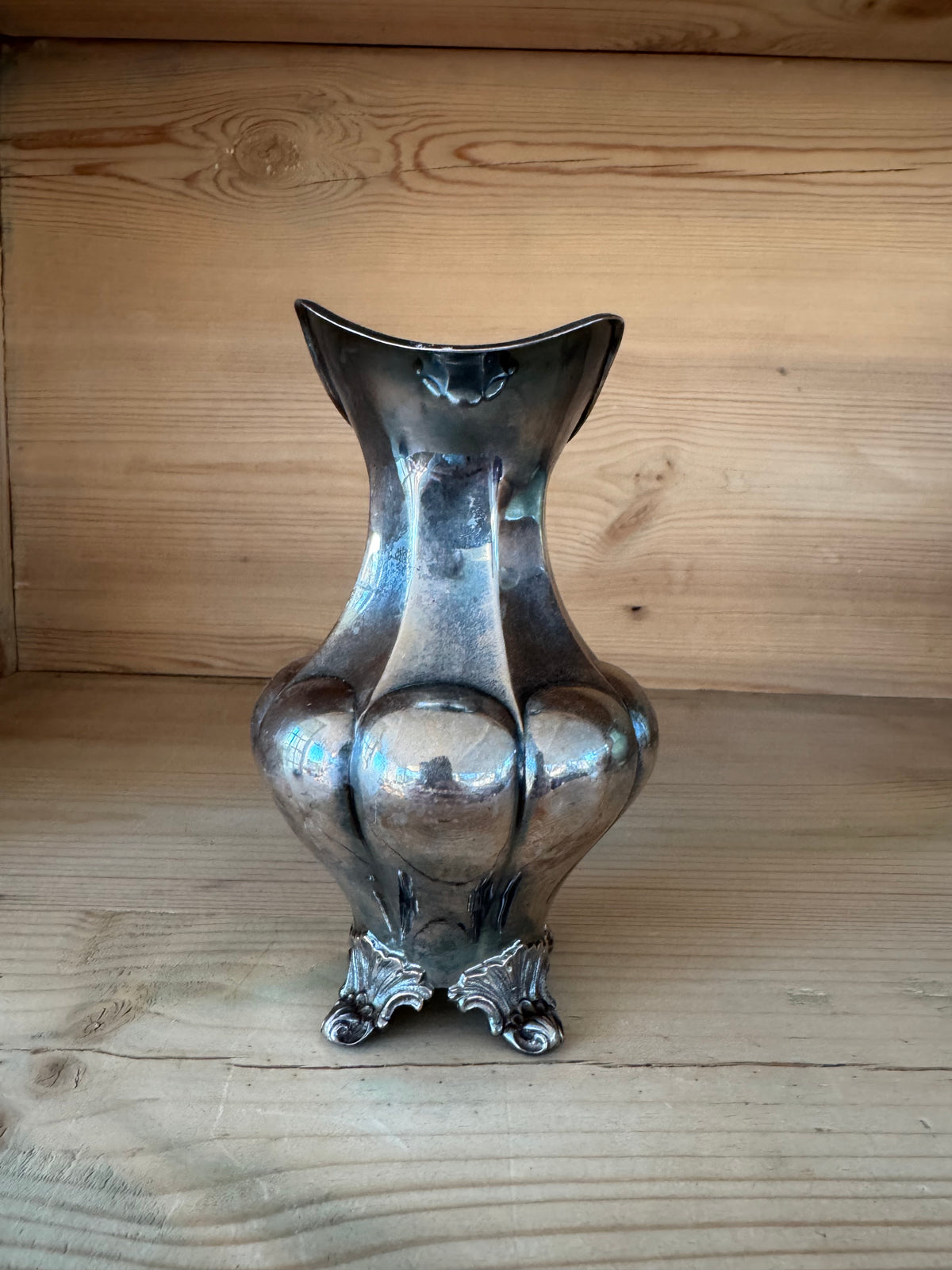 Gräddkanna i nysilver rokoko-inspirerad stil