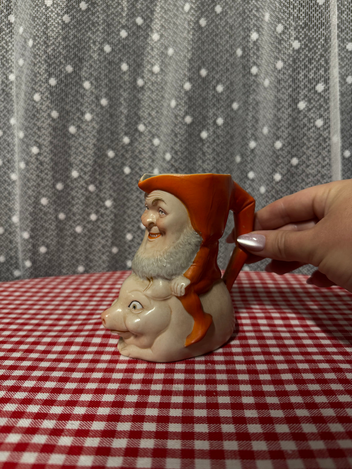 Kanna i porslin, tomte på gris, 1900-talets början