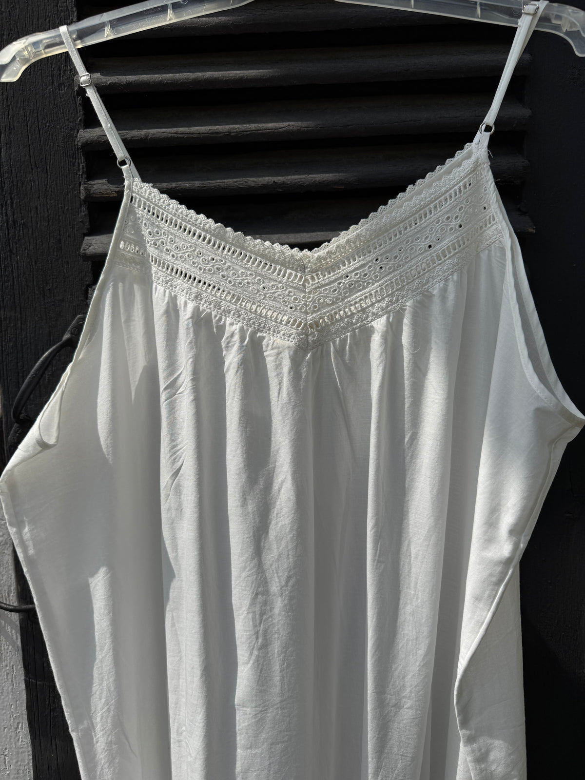 Vit sommarklänning/nattlinne med broderi