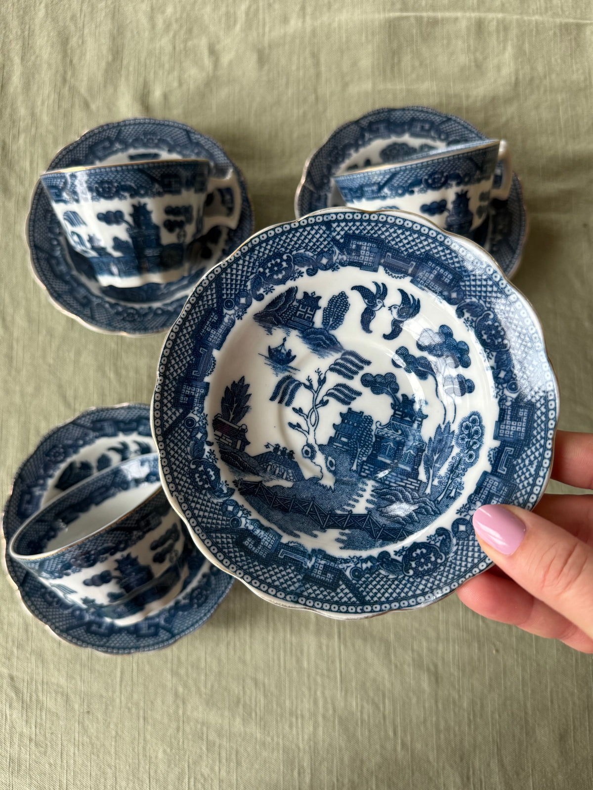 4st kaffekoppar med fat i Blue Willow-mönster