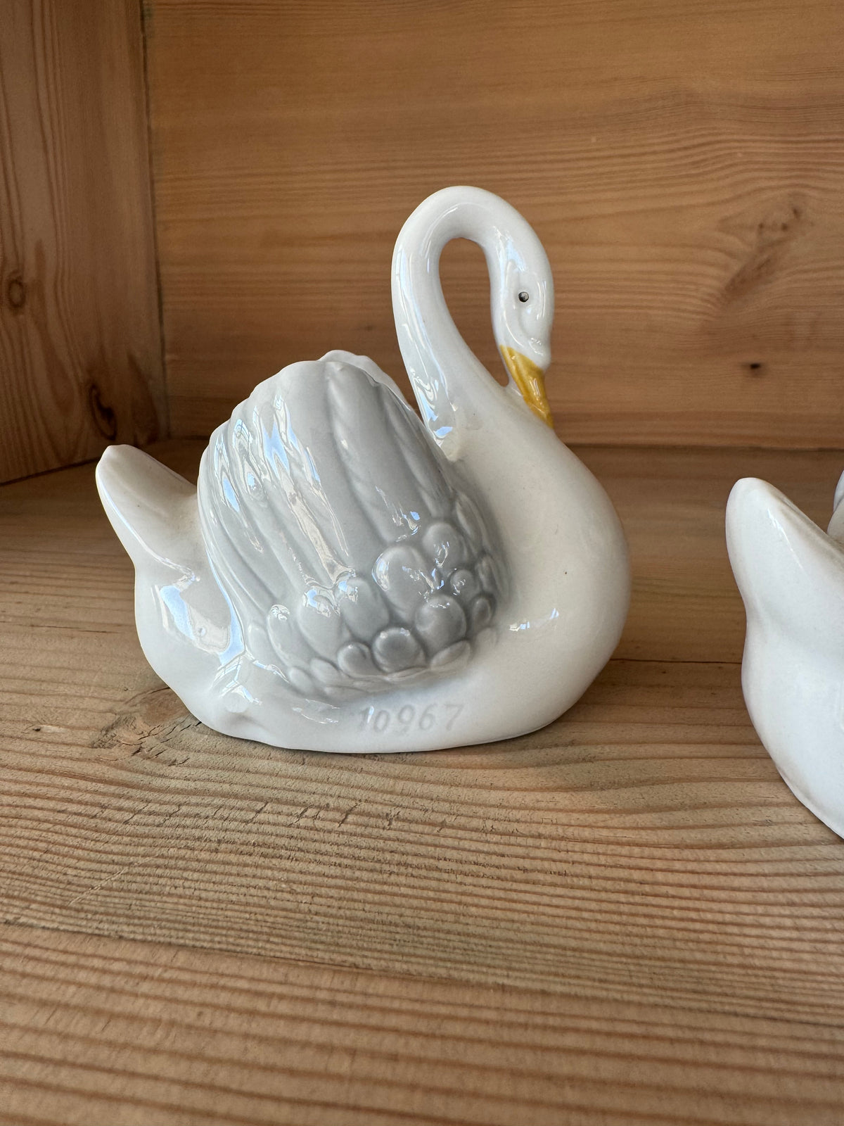 Vintage porslinssvanar – par små skålar / saltkar