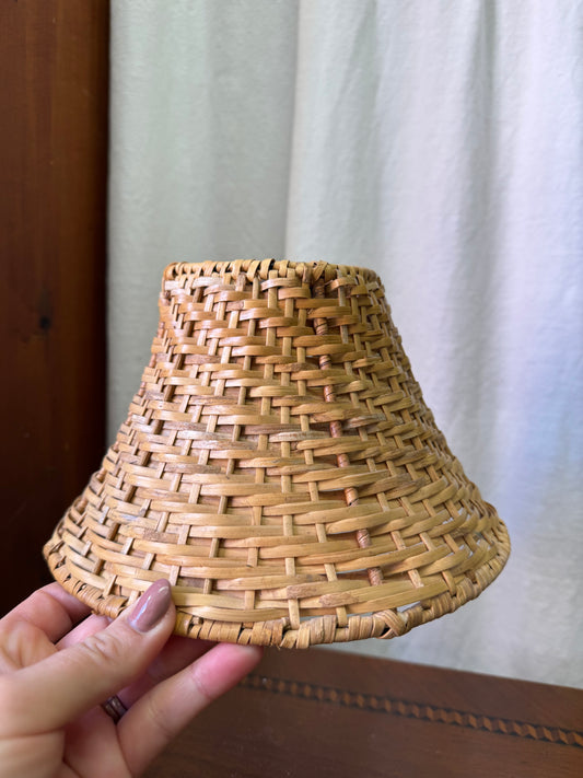 Lampskärm i rotting